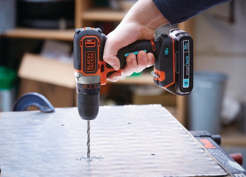 BLACK+DECKER - 18V Lithiumion smart tech Drill Driver with 400mA charger and Kit Box - BDCDC18KST