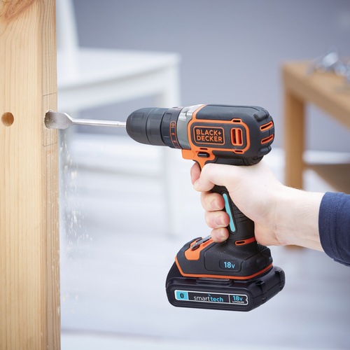 BLACK+DECKER - 18V Lithiumion smart tech Drill Driver with 400mA charger and Kit Box - BDCDC18KST