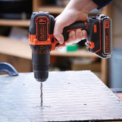 BLACK+DECKER - Perceuse  percussion sans fil 18V  2 batteries  1 Chargeur et coffret de Rangement - BDCHD18K1B2
