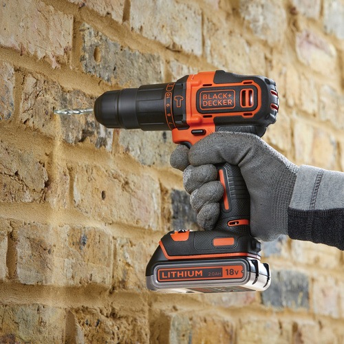 BLACK+DECKER - Perceuse  percussion sans fil 18V  2 batteries  1 Chargeur et coffret de Rangement - BDCHD18K1B2
