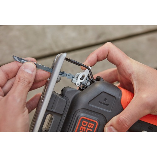 BLACK+DECKER - Scie sauteuse sans fil  12 V  15 Ah  Profondeur  16 mm  Bois  52mm  Mtal  5mm  Aluminium  17mm 1 batterie  1 lame pour le bois  Livre en sac de rangement - BDCJS12S1