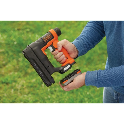 cloueuse black et decker 18v