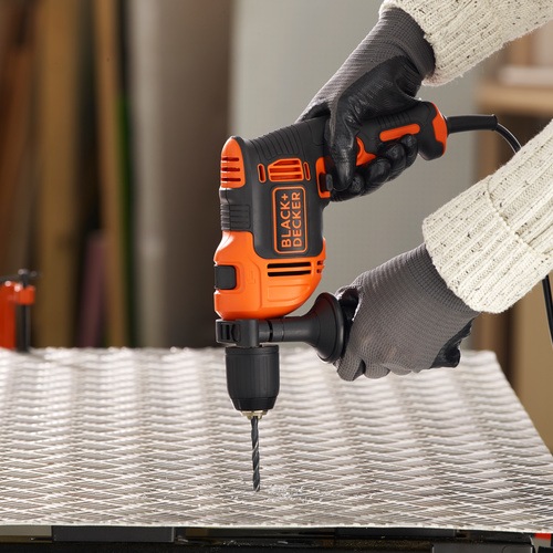 BLACK+DECKER - Perceuse  percussion filaire  710 W  32 accessoires  Livre en sac de rangement - BEH710SA32