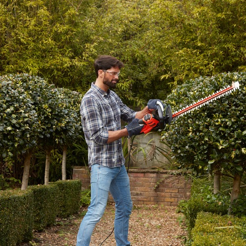BLACK+DECKER - 55cm 500W Hedge Trimmer with Saw Blade  Extension Cable - BEHTS401C10