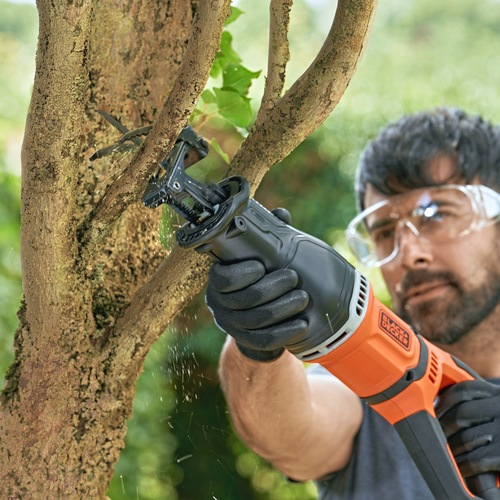 BLACK+DECKER - 750W Corded Reciprocating Saw with Branch Holder and 2x Blades in Kit Box - BES301K