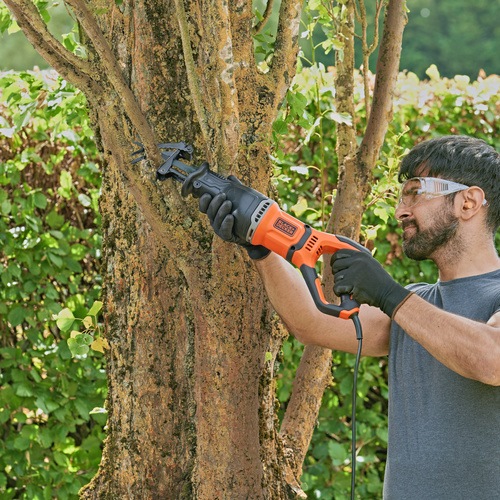 BLACK+DECKER - 750W Corded Reciprocating Saw with Branch Holder and 2x Blades in Kit Box - BES301K