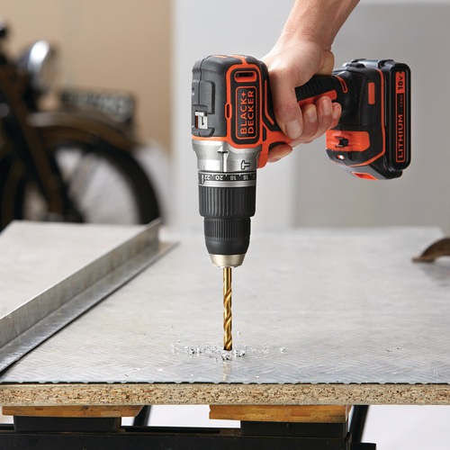 BLACK+DECKER - Perceuse  percussion 18V  2 batteries  Chargeur standard - BL188KB