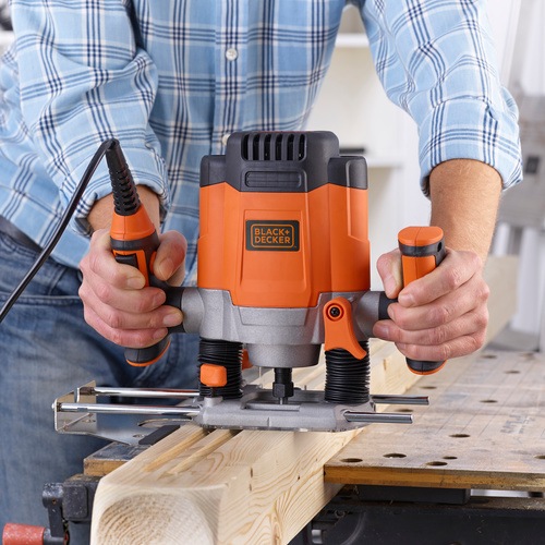 BLACK+DECKER - Defonceuse 1200W  7 accessoires - KW1200E