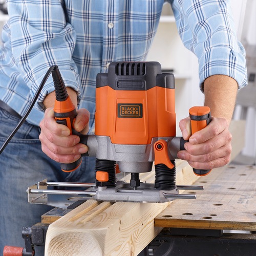 BLACK+DECKER - Defonceuse 1200W  13 accessoires - KW1200EKA