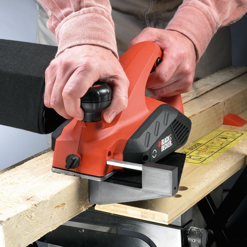 BLACK+DECKER - Rabot filaire  650 W  82 mm de largeur  17000 trsmin  Profondeur de 8mm  Livre en coffret - KW712KA