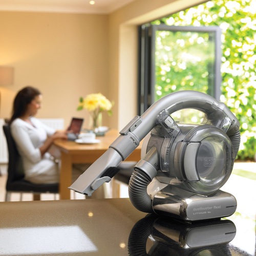 BLACK+DECKER - Aspirateur  main sans fil  25 Airwatts  18 V  Autonomie  15 min   Capacit du bol  560 ml  Charge complte  4h  Base de charge  Prolongateur intgr et embout suceur - PD1820L