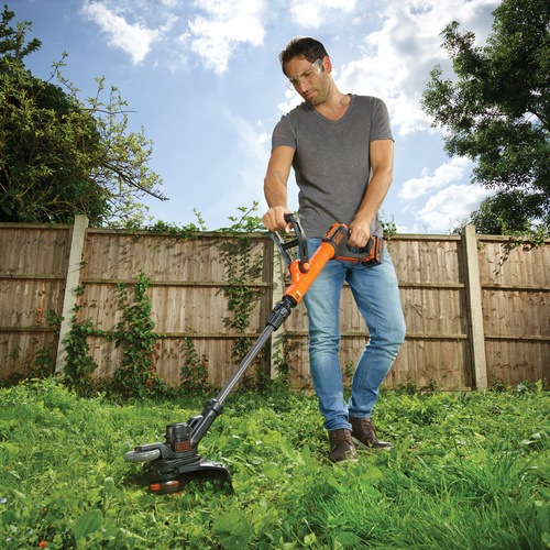 BLACK+DECKER - Coupebordures POWERCOMMAND 18V 40Ah 30CM - STC1840PC