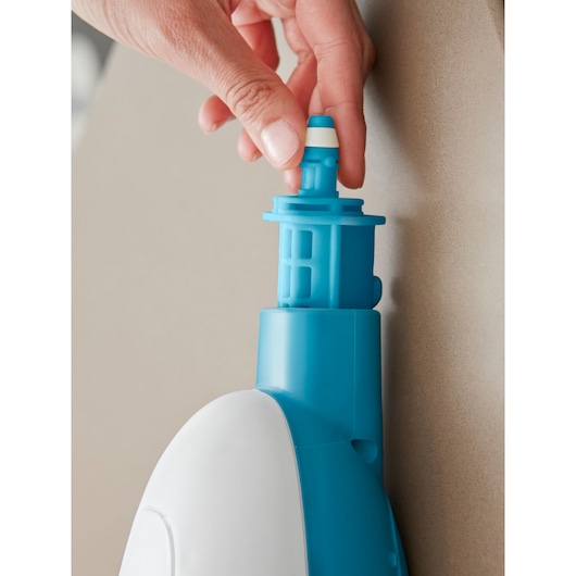 BLACKDECKER FSMH13ENVC1 steam cleaner detail with hand adjusting blue cap.