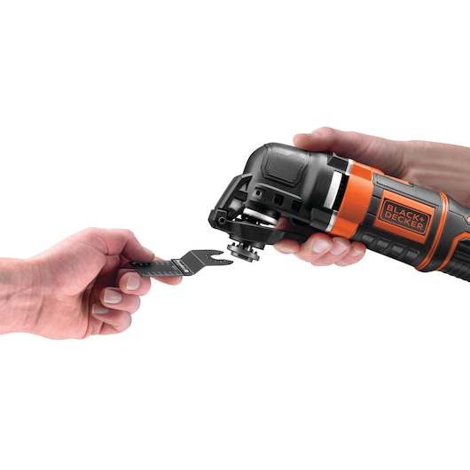 BLACK+DECKER MT280BA oscillating multi-tool side angle, with hands changing accessory attachment.